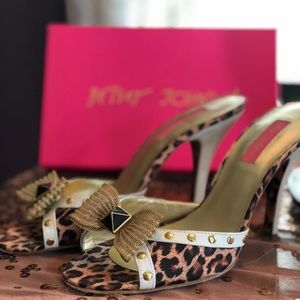 Betsy Johnson Fanny Leo heels size 8.5 Cheetah